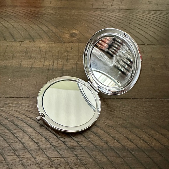 NEW!! Glam Compact Mirror - Picture 6 of 13